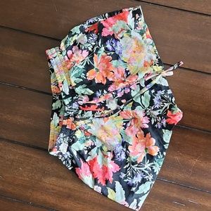 Fora floral drawstring shorts size small